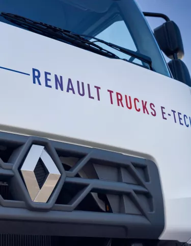 zoom on the logo on a Renault Trucks E-Tech D